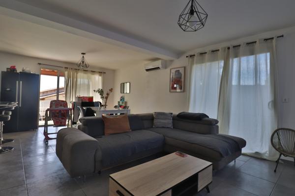 Maison de type 4 avec piscine à Rognac