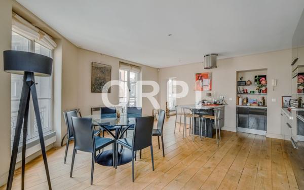 Appartement à vendre    4 pièces • 136 m2 Paris 3
