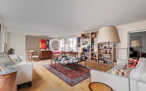 Appartement à vendre    4 pièces • 136 m2 Paris 3