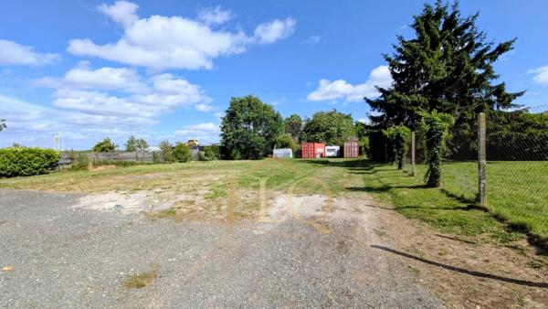 LE CAMP DE BASE DES BÂTISSEURS, 200 m² de locaux professionnels et 1 452 m² de réserve foncière pour accompagner la croissance de votre entreprise.