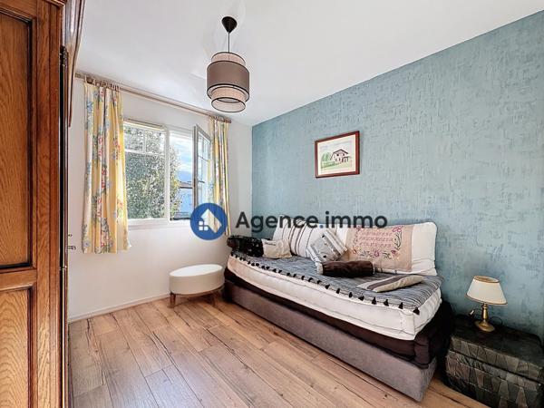 À vendre - Maison mitoyenne 2 côtés, 5 pièces située à Urrugne (64122)