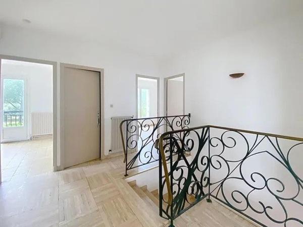 Maison R+1 165m2 terrain 421m2 quartier des fleurs