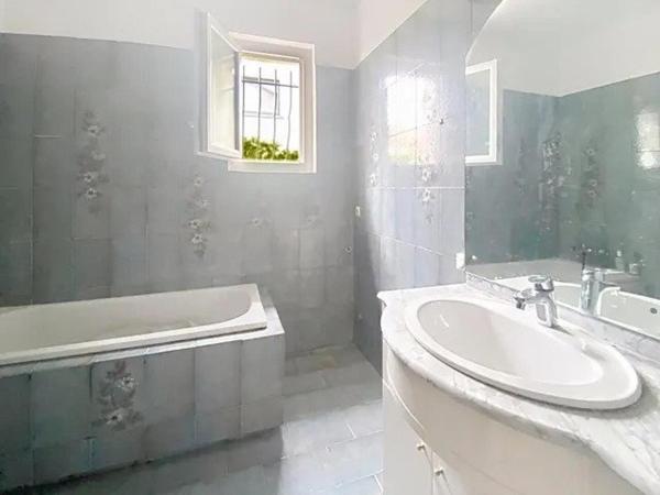 Maison R+1 165m2 terrain 421m2 quartier des fleurs
