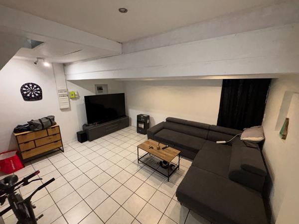 Proche CARCASSONNE, Immeuble avec deux appartement et garage