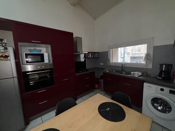 Proche CARCASSONNE, Immeuble avec deux appartement et garage