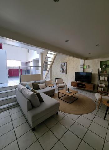 Proche CARCASSONNE, Immeuble avec deux appartement et garage