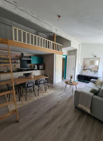 Proche CARCASSONNE, Immeuble avec deux appartement et garage