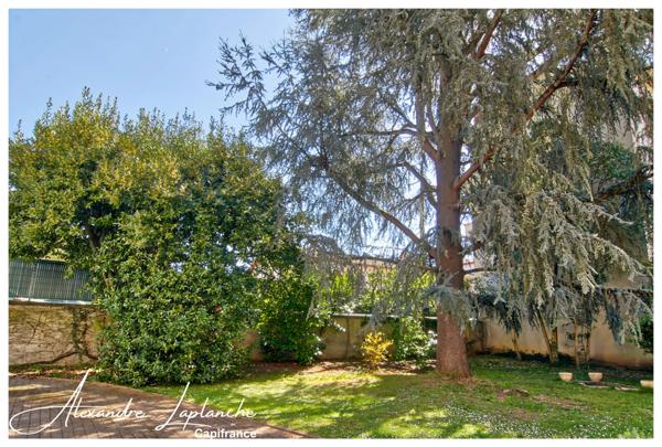 Dpt Tarn et Garonne (82), à vendre MONTAUBAN maison d'architecte des années 30, 10 pièces de 217m² avec jardin et garage.