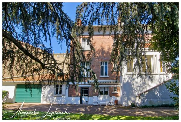 Dpt Tarn et Garonne (82), à vendre MONTAUBAN maison d'architecte des années 30, 10 pièces de 217m² avec jardin et garage.