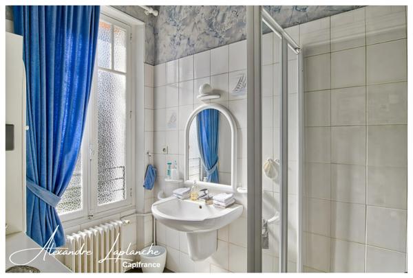 Dpt Tarn et Garonne (82), à vendre MONTAUBAN maison d'architecte des années 30, 10 pièces de 217m² avec jardin et garage.