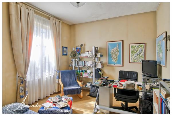 Dpt Tarn et Garonne (82), à vendre MONTAUBAN maison d'architecte des années 30, 10 pièces de 217m² avec jardin et garage.