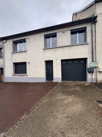 CHATILLON SUR SEINE : proche du centre ville ,maison rénovée de 120 m² avec grange de 100m² et cour  Châtillon-sur-Seine (21400)