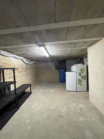 CHATILLON SUR SEINE : proche du centre ville ,maison rénovée de 120 m² avec grange de 100m² et cour  Châtillon-sur-Seine (21400)