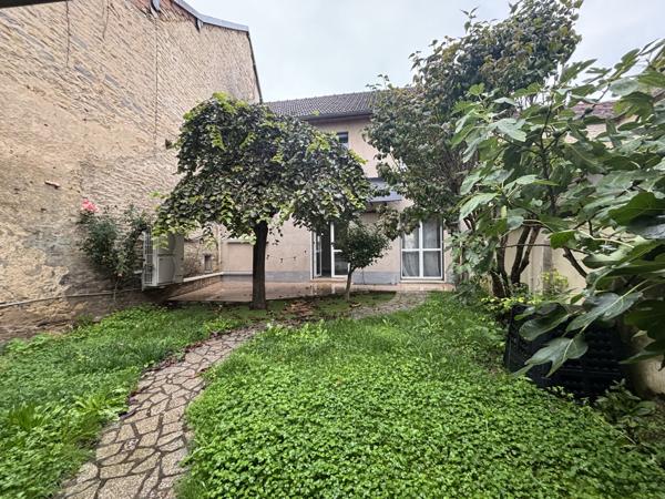 CHATILLON SUR SEINE : proche du centre ville ,maison rénovée de 120 m² avec grange de 100m² et cour  Châtillon-sur-Seine (21400)