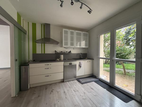 CHATILLON SUR SEINE : proche du centre ville ,maison rénovée de 120 m² avec grange de 100m² et cour  Châtillon-sur-Seine (21400)