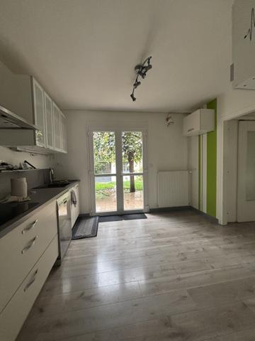 CHATILLON SUR SEINE : proche du centre ville ,maison rénovée de 120 m² avec grange de 100m² et cour  Châtillon-sur-Seine (21400)