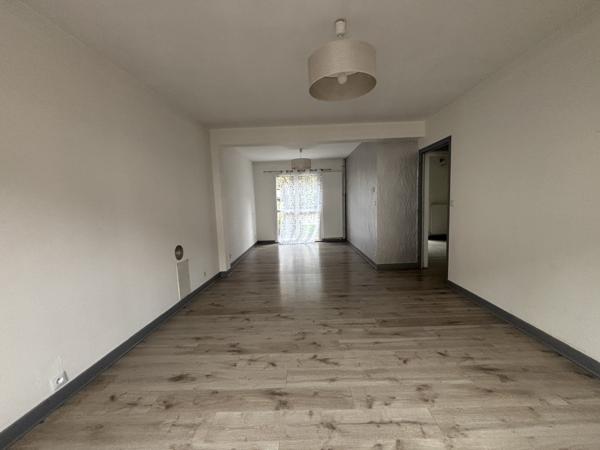 CHATILLON SUR SEINE : proche du centre ville ,maison rénovée de 120 m² avec grange de 100m² et cour  Châtillon-sur-Seine (21400)