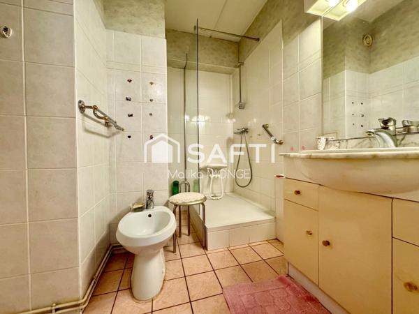 Emplacement idéal pour cet appartement.