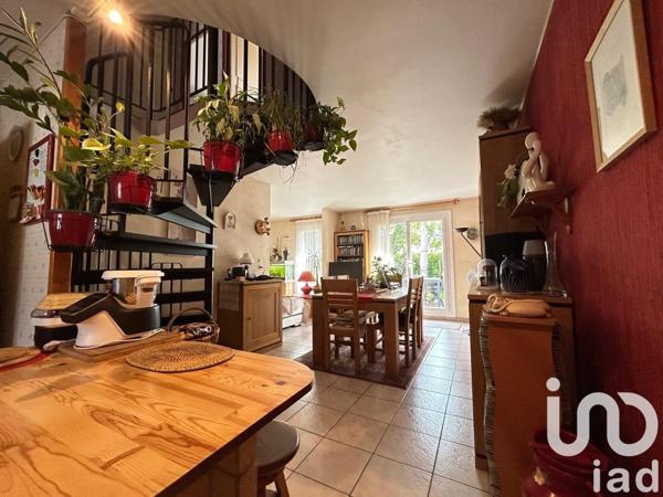 Maison traditionnelle 4 pièces de 83 m² à Bondoufle (91070)