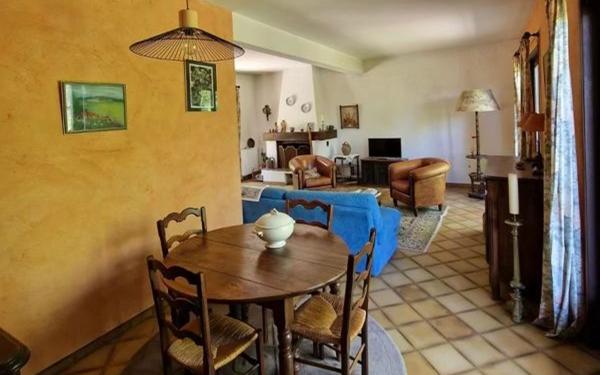 Maison à vendre    6 pièces • 157 m2 Collonges-au-Mont-d'Or