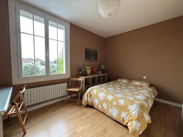 Maison 11 pièce(s) 6 chambre(s) 212 m²
