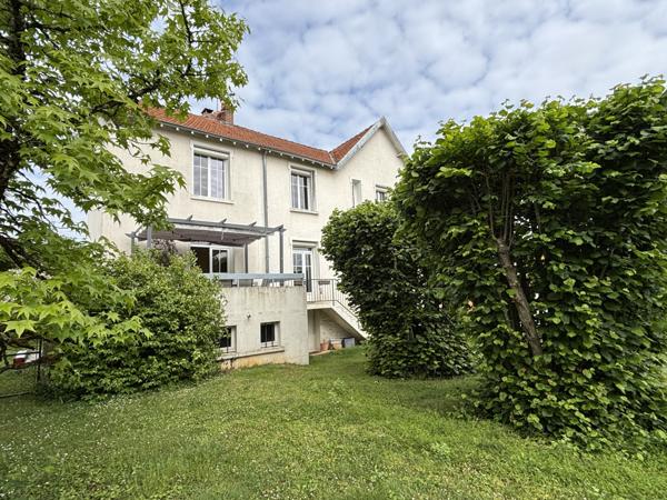 Maison 11 pièce(s) 6 chambre(s) 212 m²