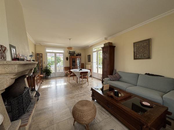 Maison 11 pièce(s) 6 chambre(s) 212 m²