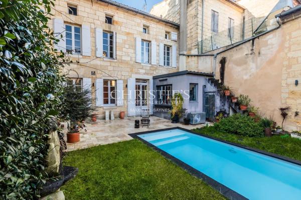 Élégante demeure de caractère avec jardin paysager et piscine – Cœur de Libourne
