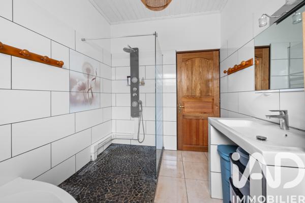 Maison à vendre 6 pièces 190 m² L'Étang-Salé