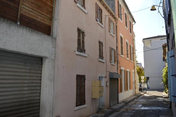 Immeuble à vendre Toulon Belle rentabilité 5 studios meublés et garage