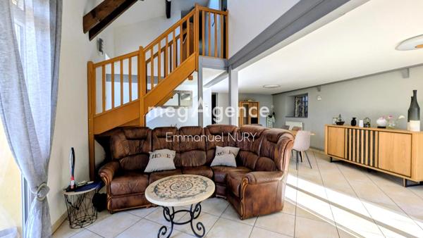 Maison à Charbonnières-les-Bains, 69260 - 4 pièces 111m²