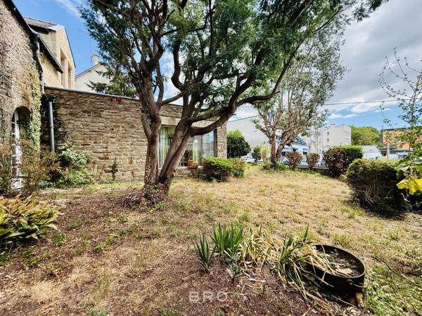 PROPRIÉTÉ 236 M2 VANNES -SECTEUR GARE- 4 CHAMBRES- GARAGE - TERRAIN DE 380 M2