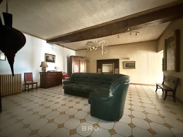 PROPRIÉTÉ 236 M2 VANNES -SECTEUR GARE- 4 CHAMBRES- GARAGE - TERRAIN DE 380 M2