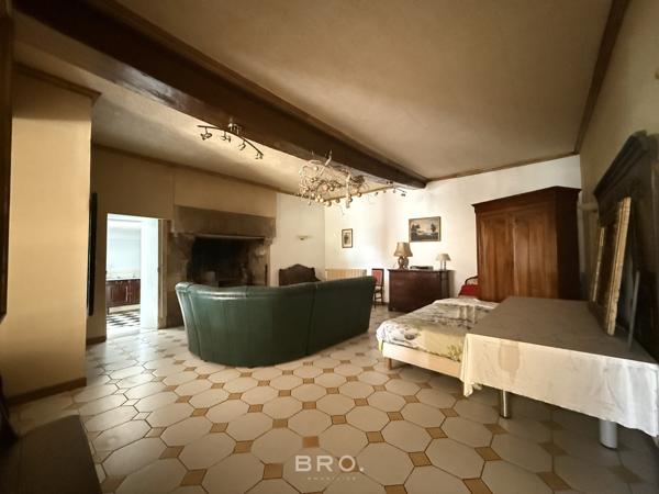 PROPRIÉTÉ 236 M2 VANNES -SECTEUR GARE- 4 CHAMBRES- GARAGE - TERRAIN DE 380 M2