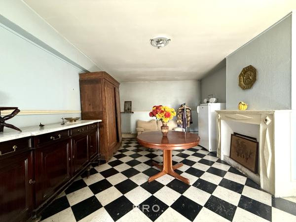PROPRIÉTÉ 236 M2 VANNES -SECTEUR GARE- 4 CHAMBRES- GARAGE - TERRAIN DE 380 M2