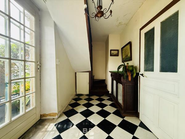 PROPRIÉTÉ 236 M2 VANNES -SECTEUR GARE- 4 CHAMBRES- GARAGE - TERRAIN DE 380 M2