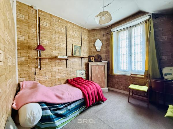 PROPRIÉTÉ 236 M2 VANNES -SECTEUR GARE- 4 CHAMBRES- GARAGE - TERRAIN DE 380 M2