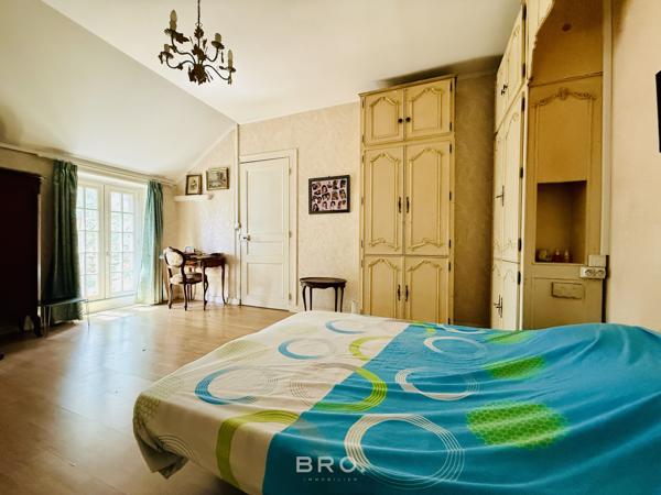 PROPRIÉTÉ 236 M2 VANNES -SECTEUR GARE- 4 CHAMBRES- GARAGE - TERRAIN DE 380 M2