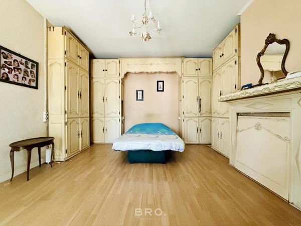 PROPRIÉTÉ 236 M2 VANNES -SECTEUR GARE- 4 CHAMBRES- GARAGE - TERRAIN DE 380 M2