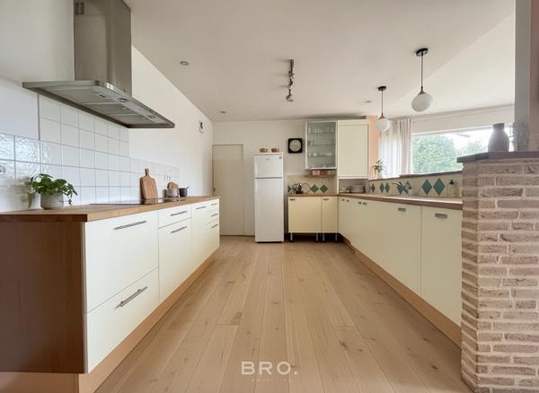 PROPRIÉTÉ 236 M2 VANNES -SECTEUR GARE- 4 CHAMBRES- GARAGE - TERRAIN DE 380 M2