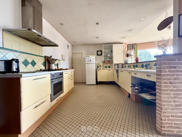 PROPRIÉTÉ 236 M2 VANNES -SECTEUR GARE- 4 CHAMBRES- GARAGE - TERRAIN DE 380 M2
