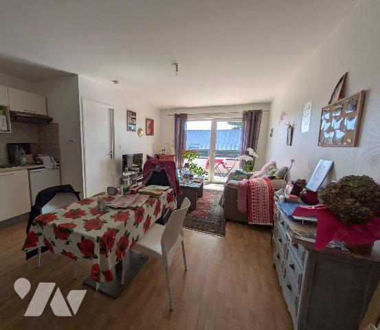 Guidel centre, appartement au rez-de-chaussée, en résidence sénior, composé comme suit:
Séjour...