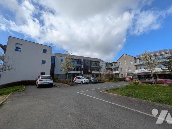 Guidel centre, appartement au rez-de-chaussée, en résidence sénior, composé comme suit:
Séjour...