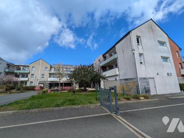 Guidel centre, appartement au rez-de-chaussée, en résidence sénior, composé comme suit:
Séjour...