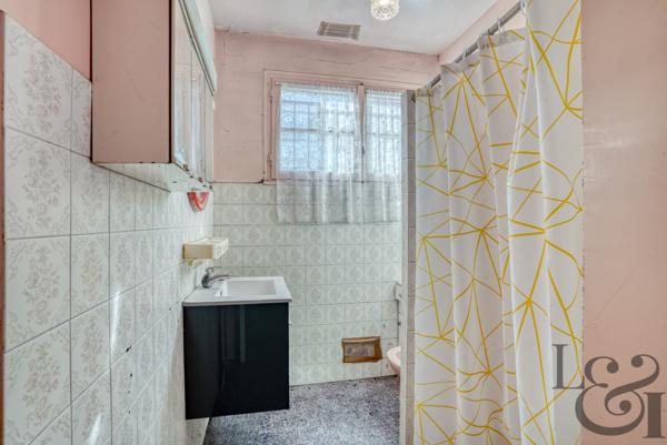 A vendre maison sur sous-sol des années 1970 en campagne de Sainte-Livrade
