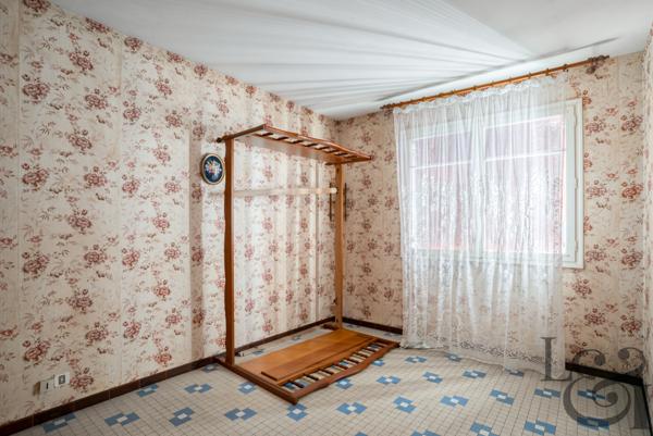 A vendre maison sur sous-sol des années 1970 en campagne de Sainte-Livrade