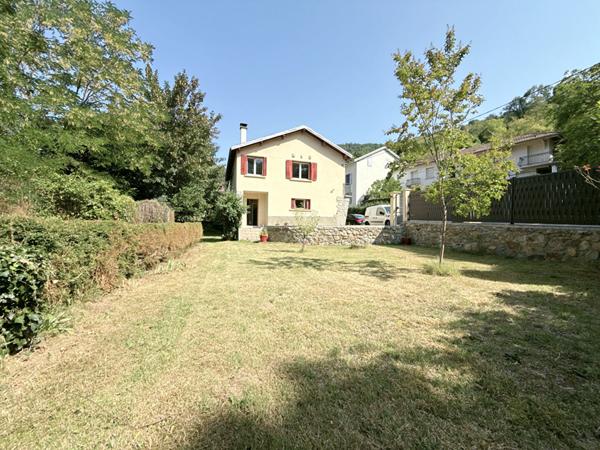 A VENDRE : MAISON RENOVEE AVEC JARDIN, GARAGE ET POTENTIEL LOCATIF A AX-LES-THERMES
