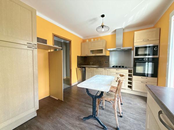 A VENDRE : MAISON RENOVEE AVEC JARDIN, GARAGE ET POTENTIEL LOCATIF A AX-LES-THERMES