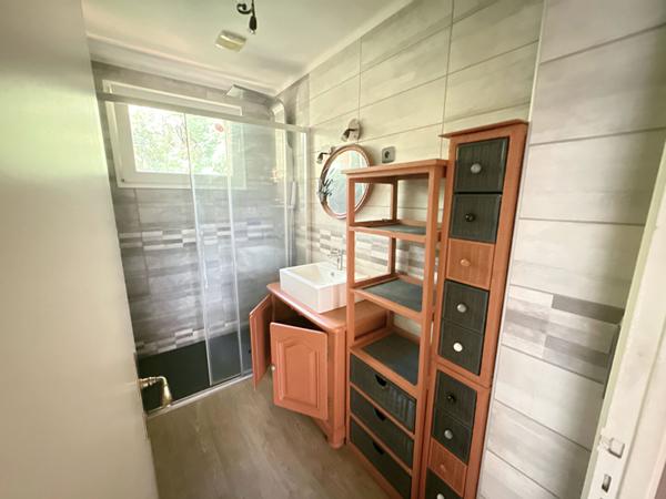 A VENDRE : MAISON RENOVEE AVEC JARDIN, GARAGE ET POTENTIEL LOCATIF A AX-LES-THERMES