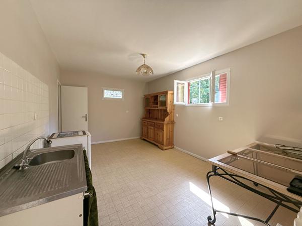 A VENDRE : MAISON RENOVEE AVEC JARDIN, GARAGE ET POTENTIEL LOCATIF A AX-LES-THERMES